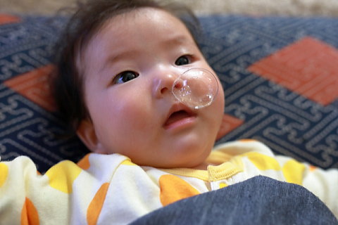赤ちゃんの鼻水フーセン