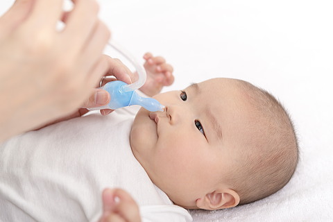 鼻吸い器で赤ちゃんの鼻詰まりを解消してあげたい！